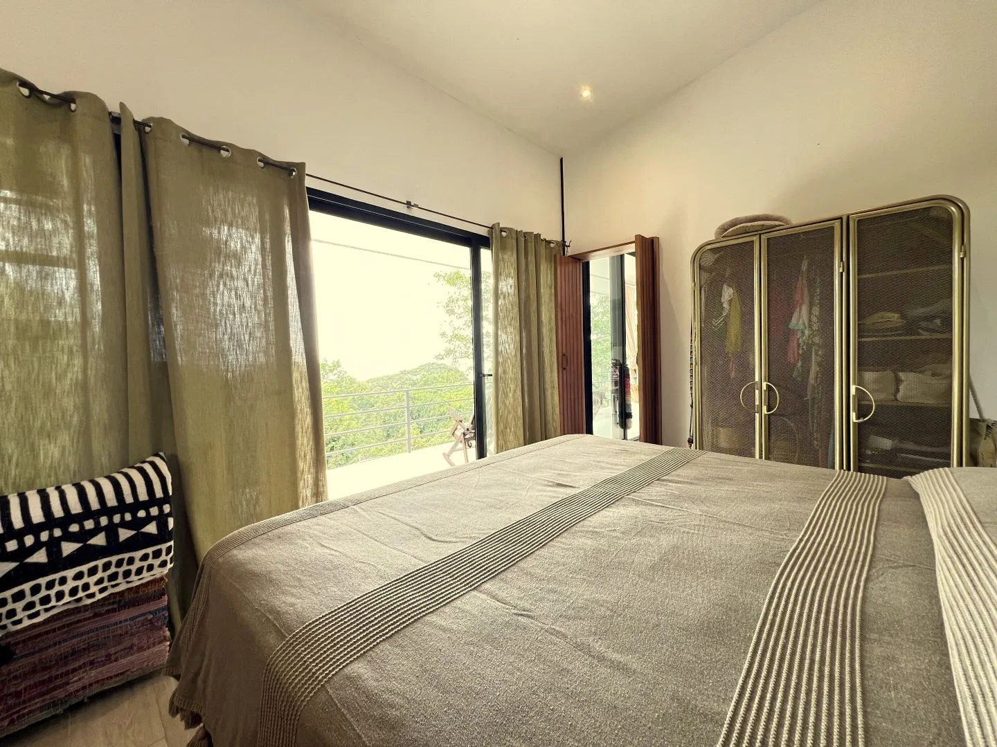 3 bedroom villa, 2 appartments with breathtaking ocean view in Santiago de Hermosa - image 9