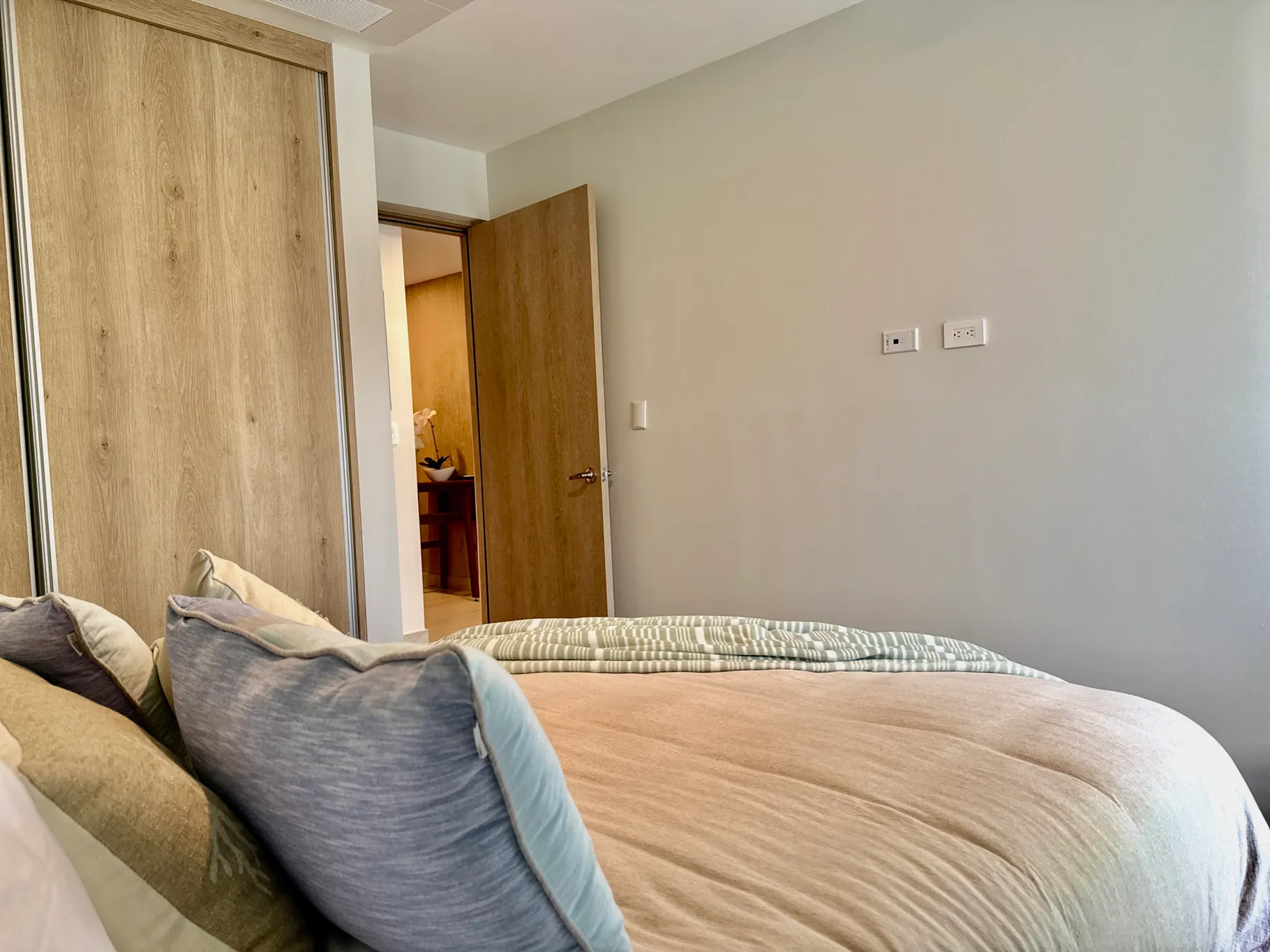  Apartment With Pool View at Torres Del Mar - image 14