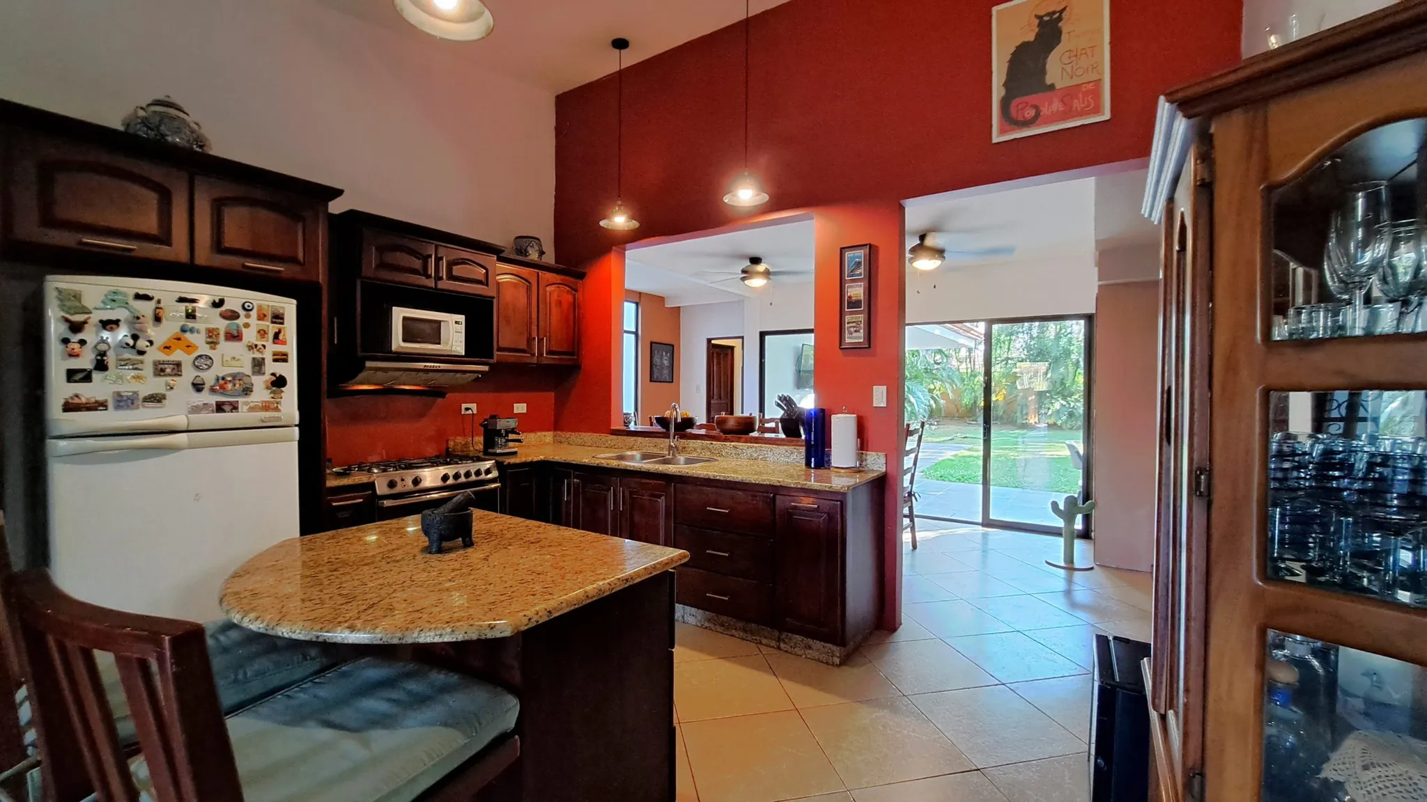 4-bedroom Detached Home with large Backyard near downtown Jacó - image 11