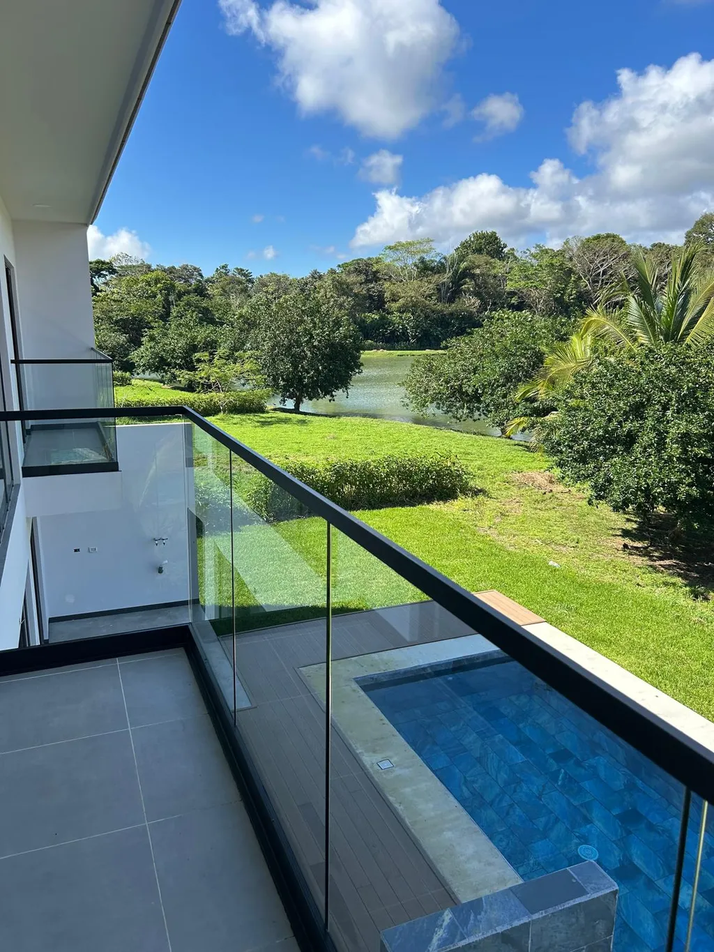 Mistico!!! Exquisite Lake Waterfront property with private pool! Close to the beach. - image 10