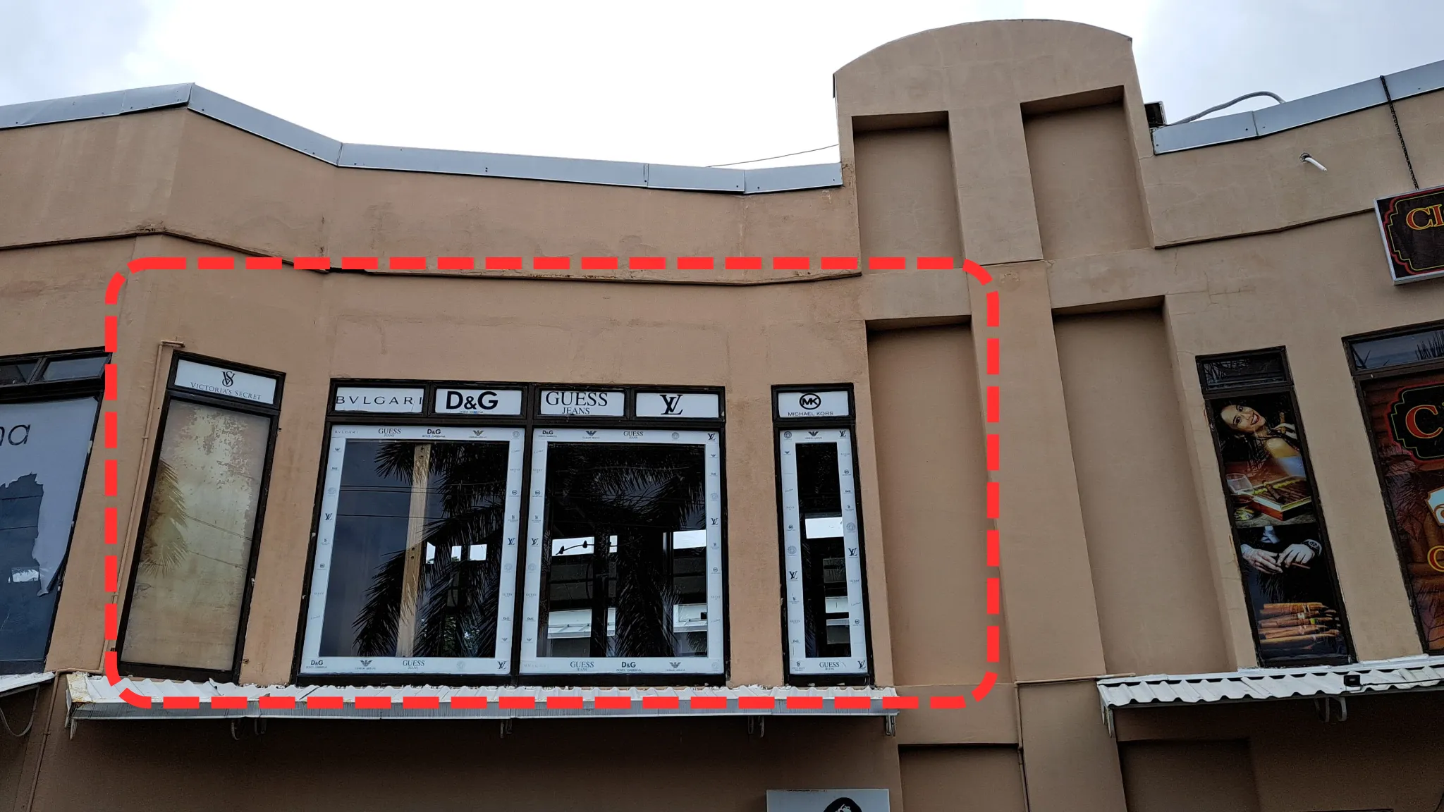 Shop Space with Loft in Jacó’s downtown Plaza Coral for Sale or Rent - image 4