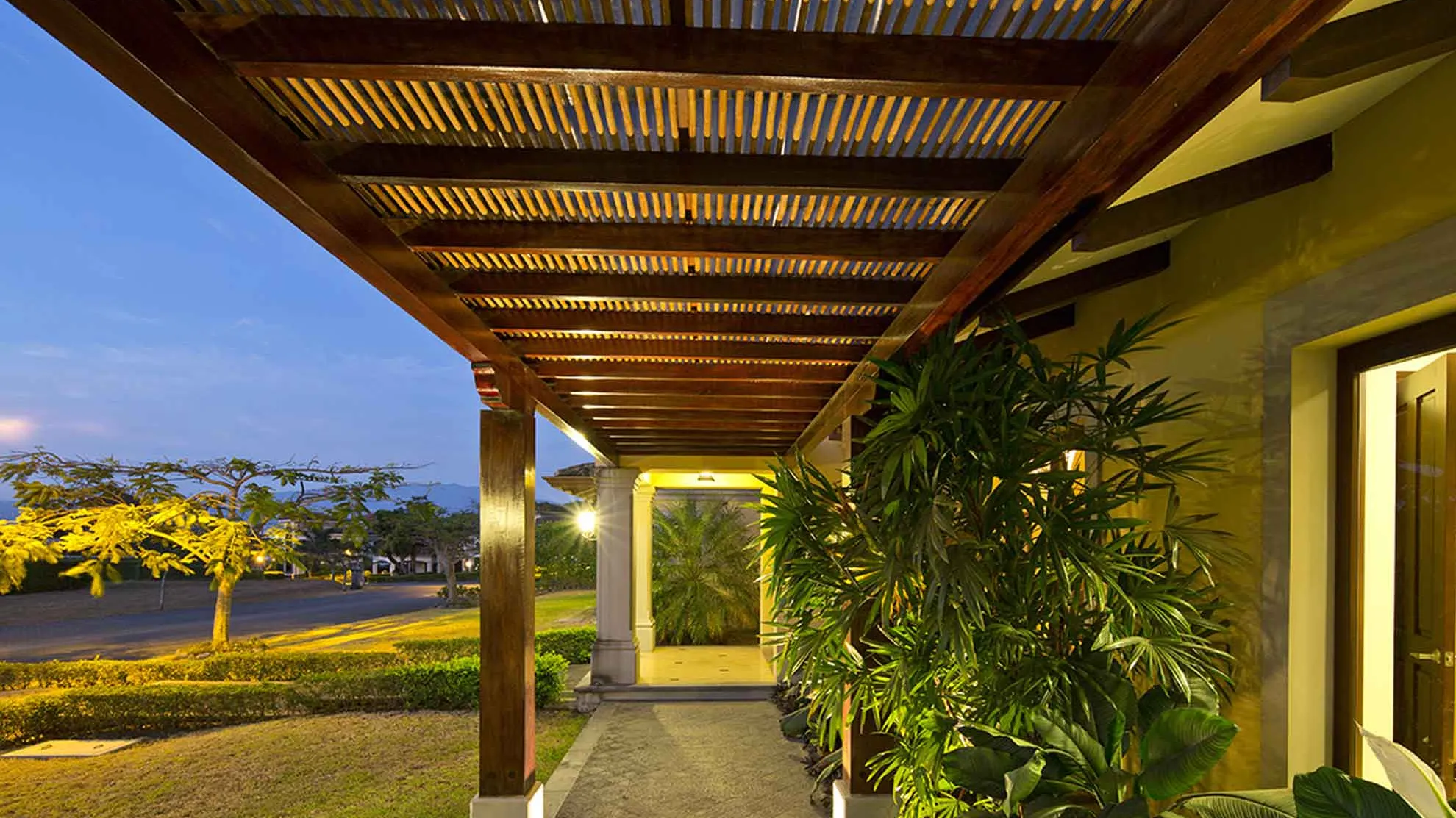 LUXURIOUS SUN VALLEY HOUSE IN SAN JOSE, COSTA RICA - image 4