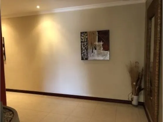 Fully furnished Condo, Riverside - image 6