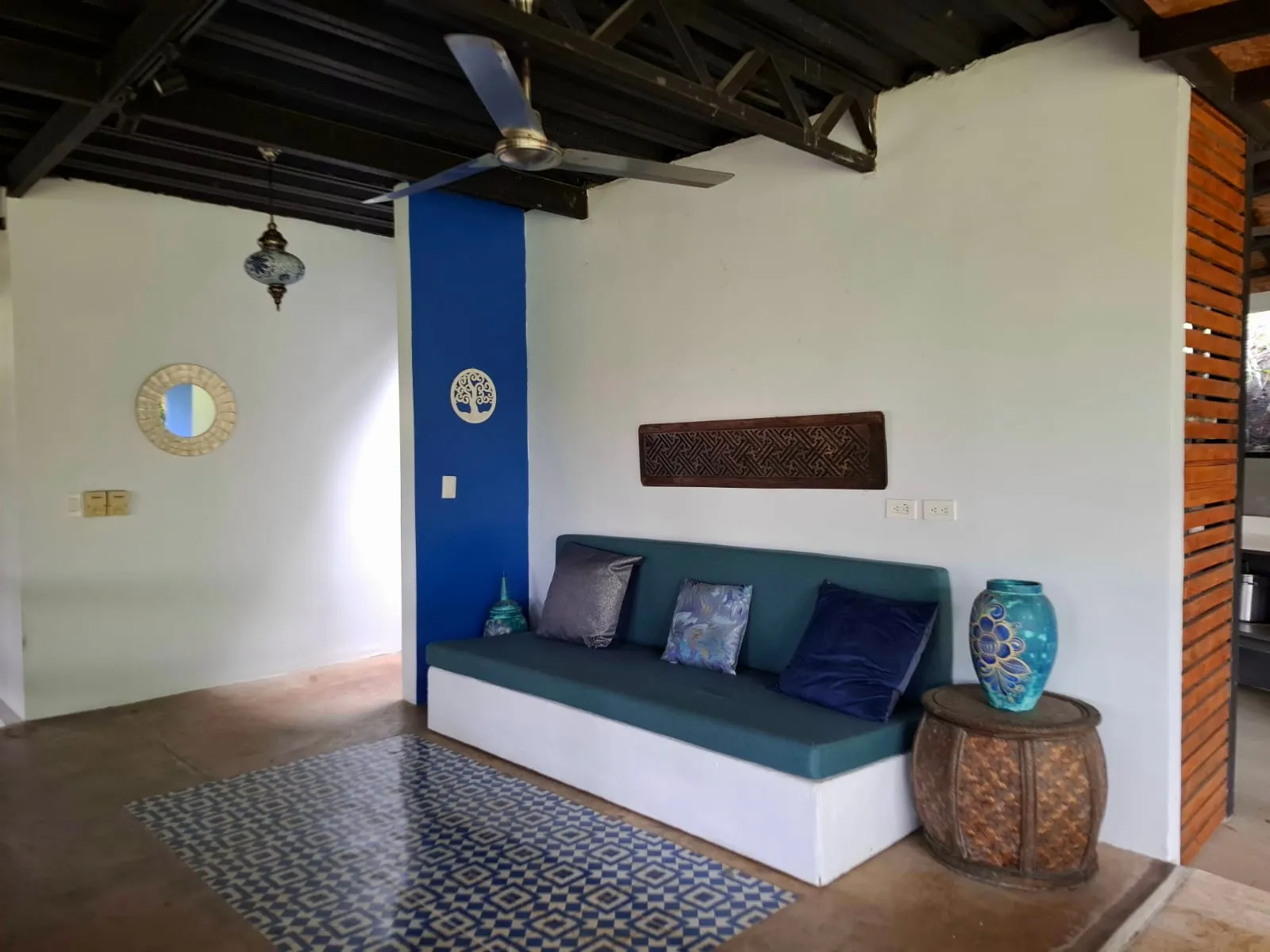 Open-Concept Gem in Herradura Near Nature & Marina - image 12