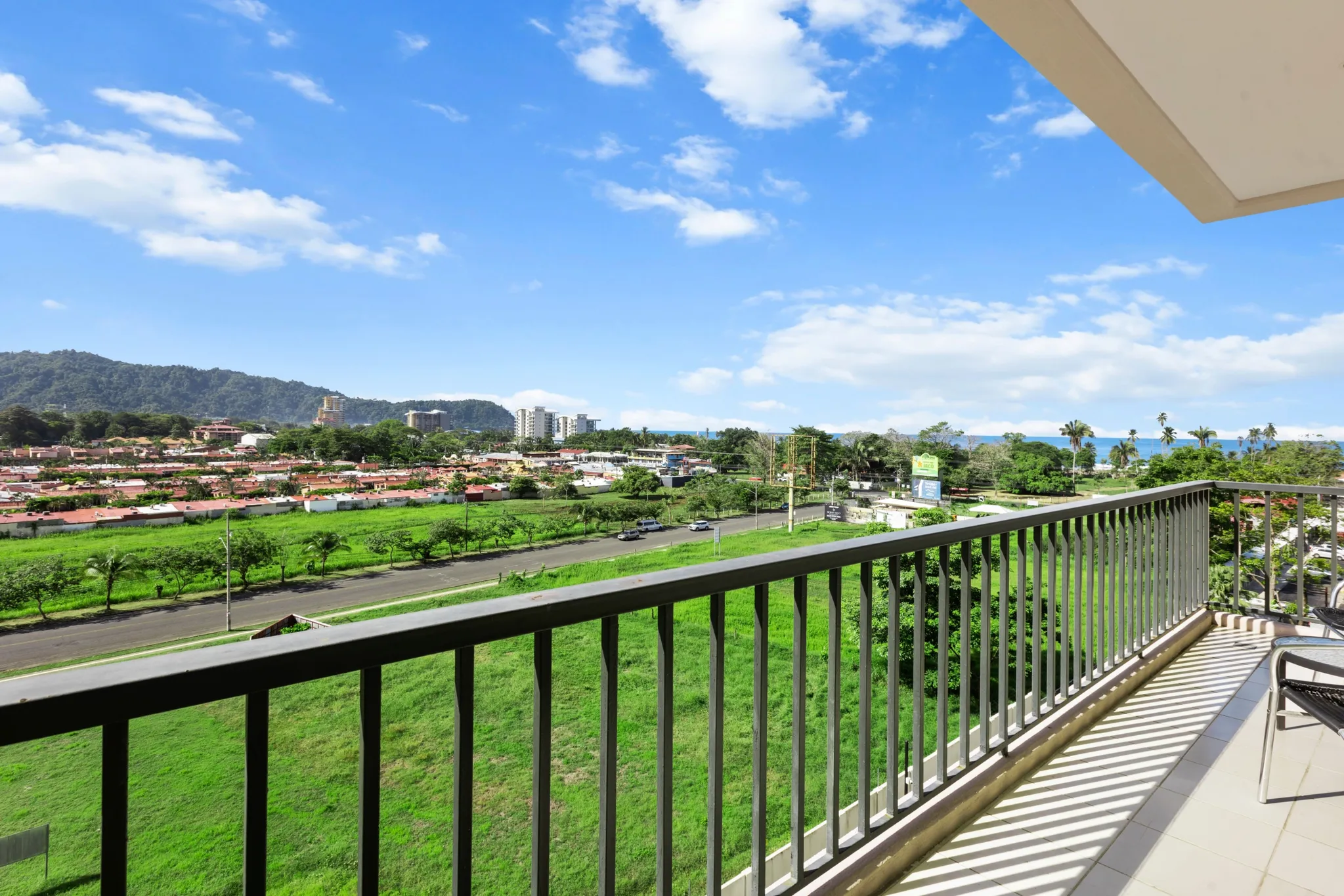 6th Floor 3-bedroom JacoBay Condo with Panoramic Sunrise, Mountain and Ocean Views - image 6