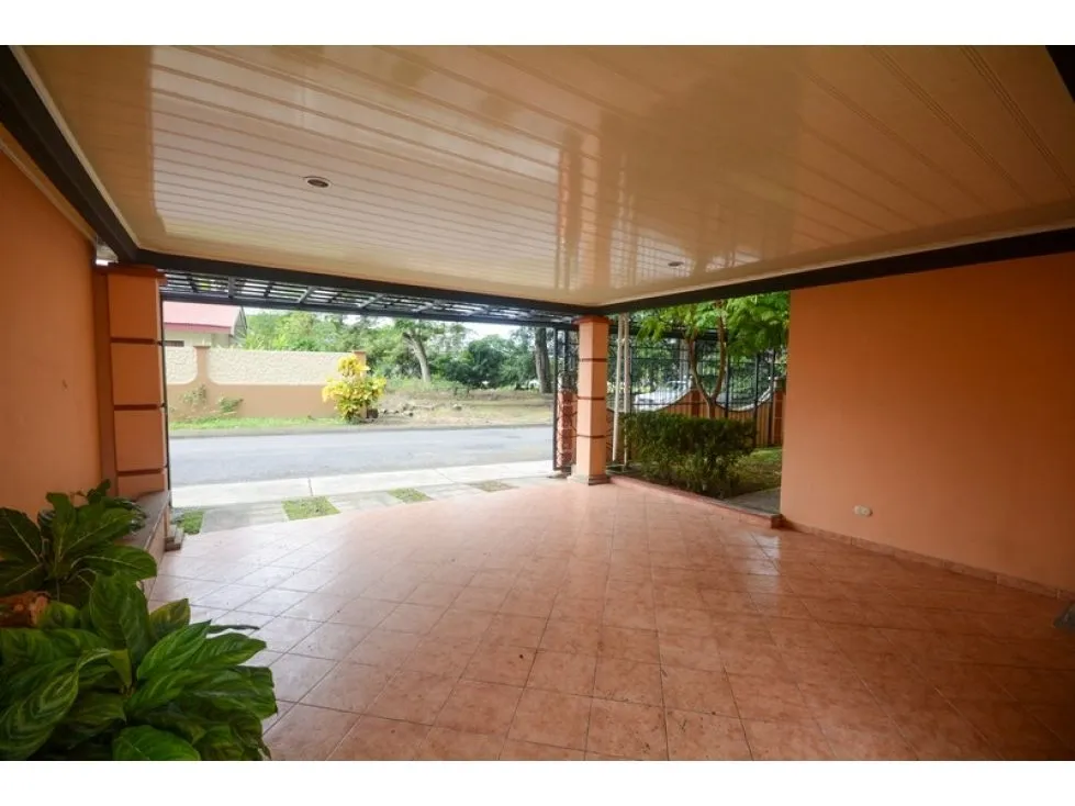 Beautiful House for Sale in Jaco Town - image 2