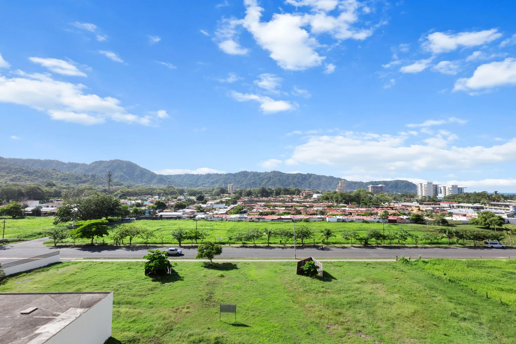 6th Floor 3-bedroom JacoBay Condo with Panoramic Sunrise, Mountain and Ocean Views - image 7