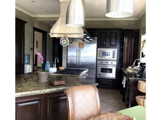Luxury  4-Bed House in San Antonio de Escazú with Sprawling Gardens and Mountains Views - image 7