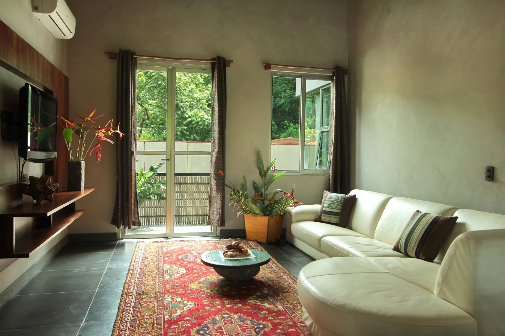 Incredible commercial investment opportunity in a prime location in the center of Santa Teresa - image 9