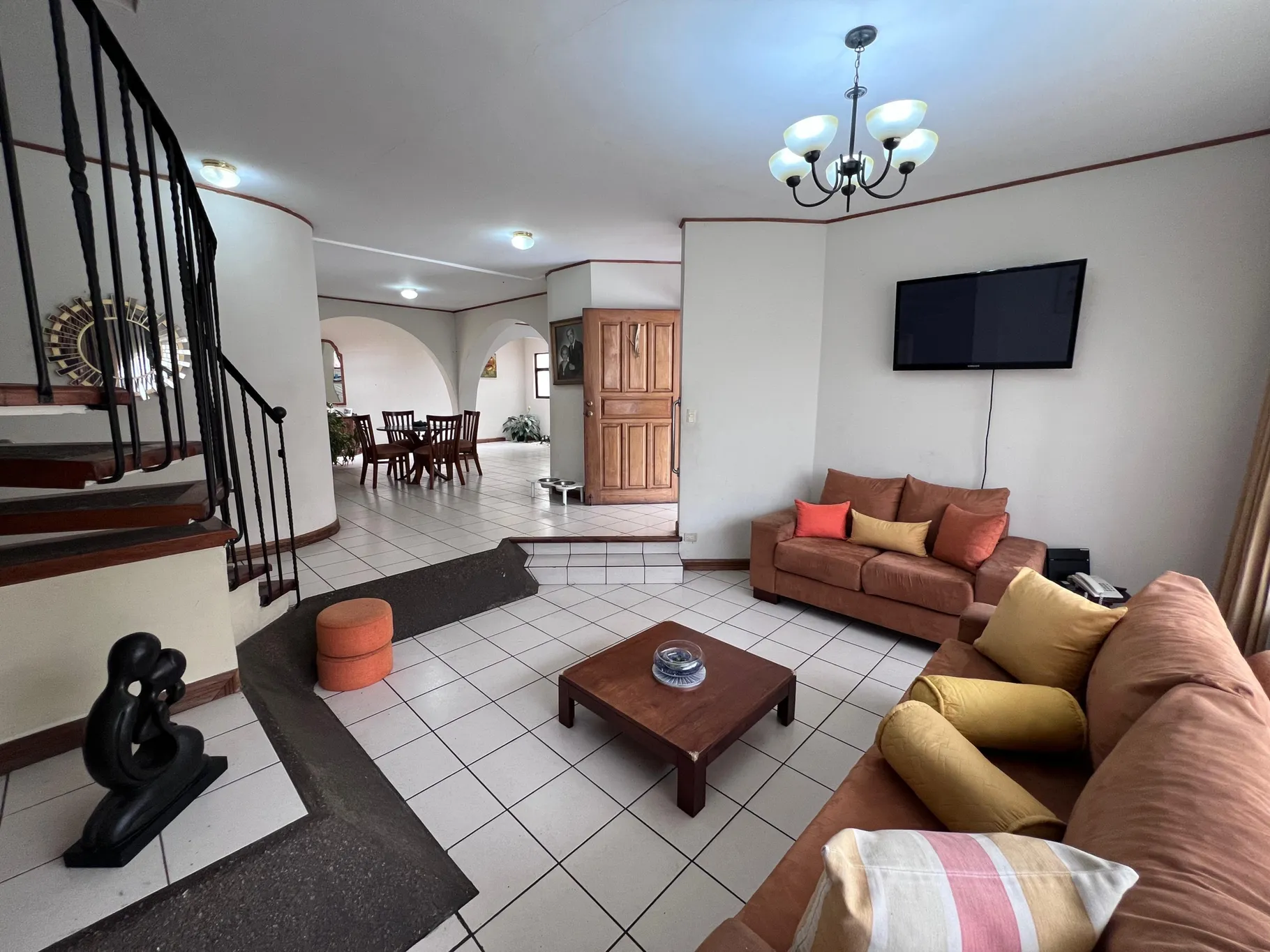 Sale / Nice House in Trejos Montealegre Residential, San Rafael, Escazu, San Jose - image 10