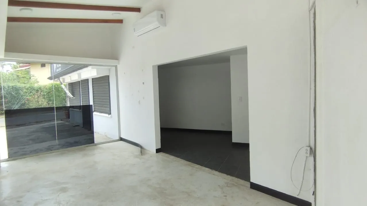 Prime Corner Commercial Building in Jaco - image 4