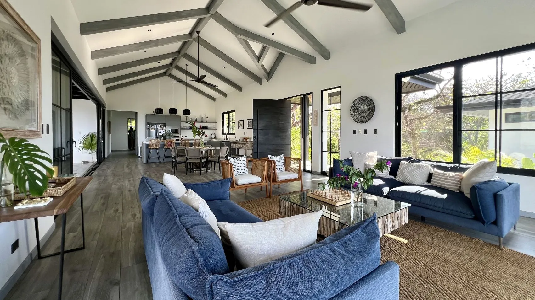 Luxurious 5 bedroom villa with pool and incredible views in Playa Hermosa Santa Teresa - image 9