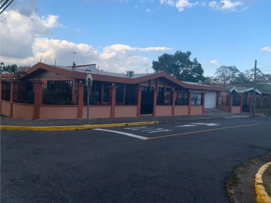 FULLY FURNISHED ONE-LEVEL HOUSE FOR RENT IN LA FAVORITA, ROHRMOSER - image 1