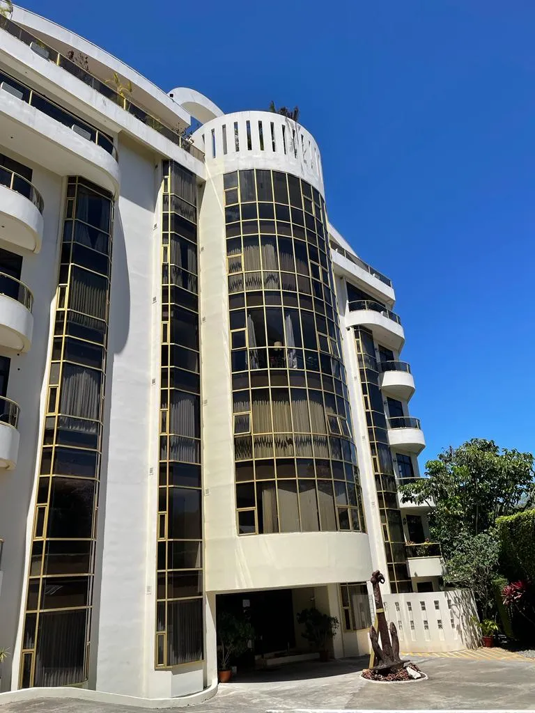 Sale / Beautiful Apartment in Condominium, Escazu, San Jose - image 2