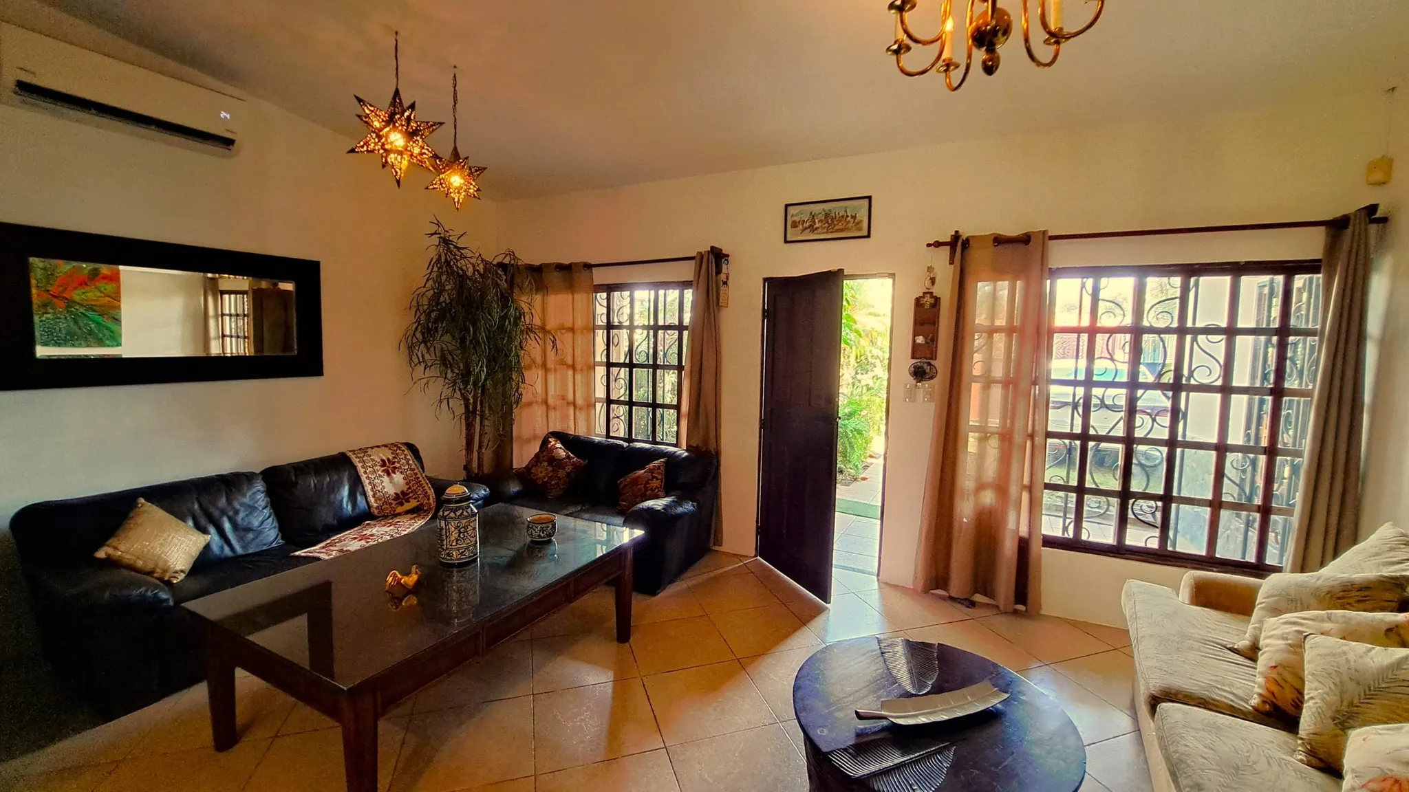 4-bedroom Detached Home with large Backyard near downtown Jacó - image 8