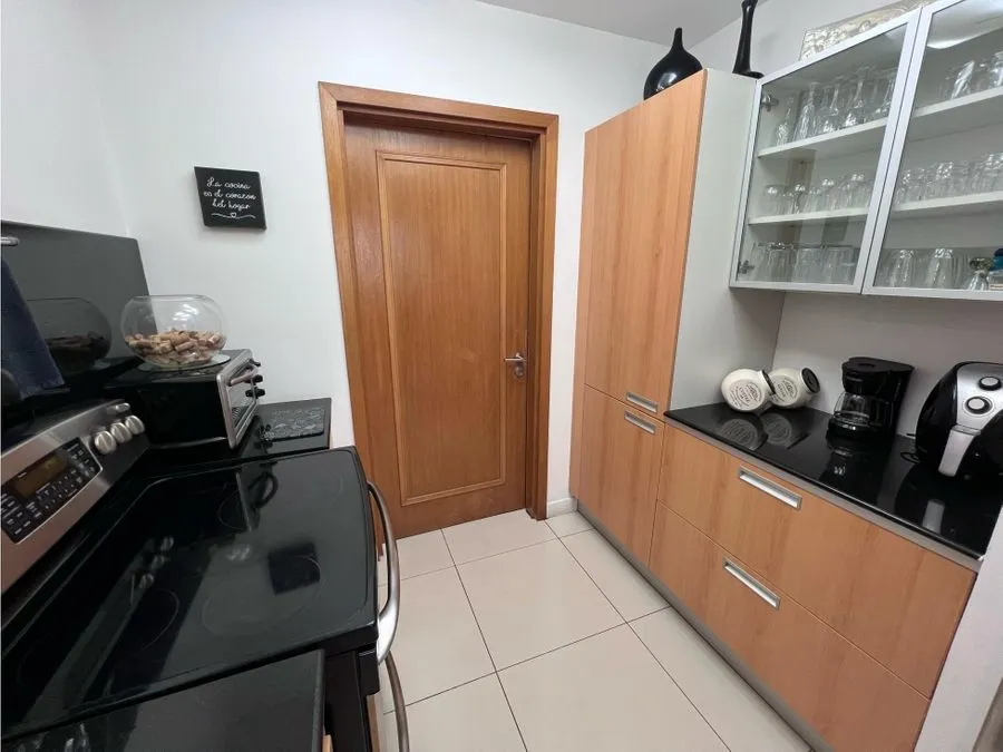 Selling a Beautiful Condominium in Santa Ana Centro - image 9