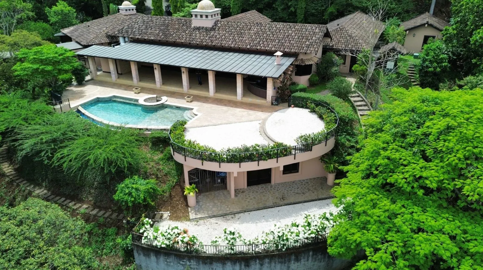 Tuscan-Style Luxury with Breathtaking Views, Privacy, and Sophistication - image 3