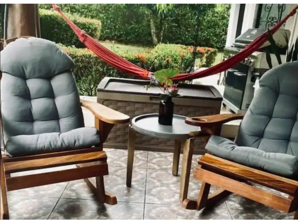 Charming 3-Bedroom House With An Incredible Pool - image 6