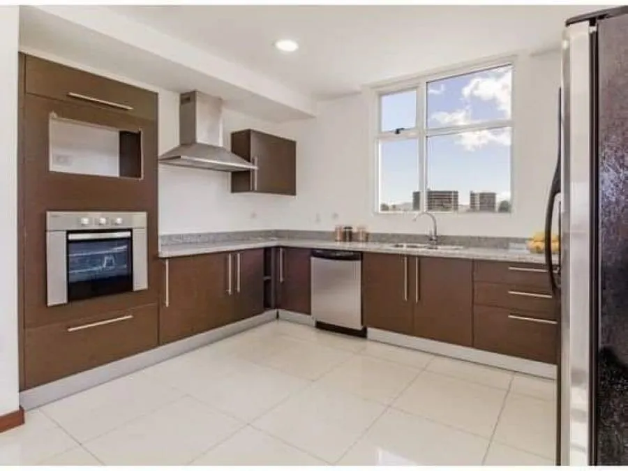 Luxury 3-Bedroom Penthouse in Escazú, San José - image 4