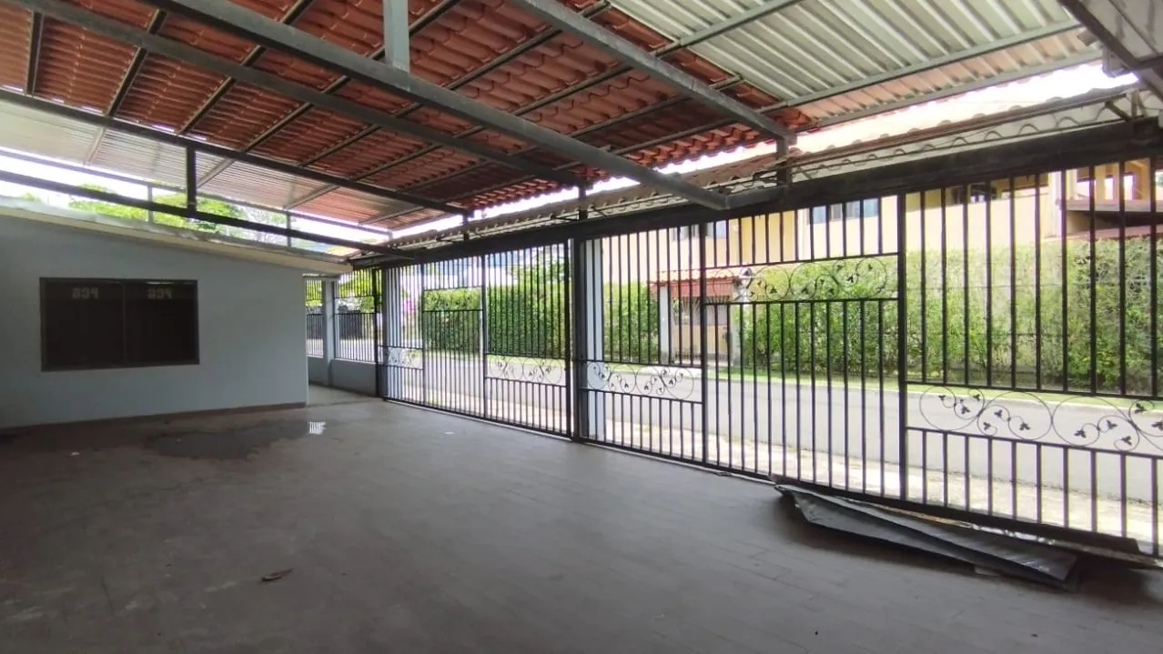 Prime Corner Commercial Building in Jaco - image 5