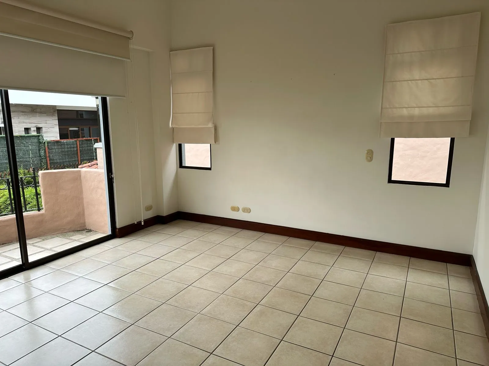 3-Bed Home Town House for rent in Condominium in Santa Ana - image 7