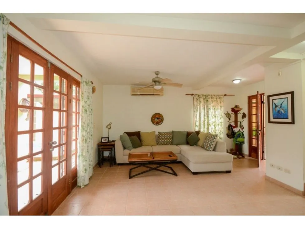 Beautiful House for Sale in Jaco Town - image 8