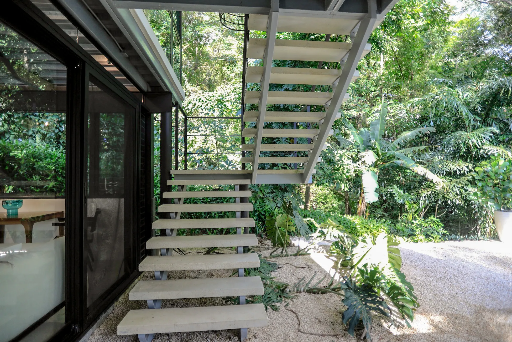 Lovely two bedroom house minutes from Hermosa Beach with pool - image 3