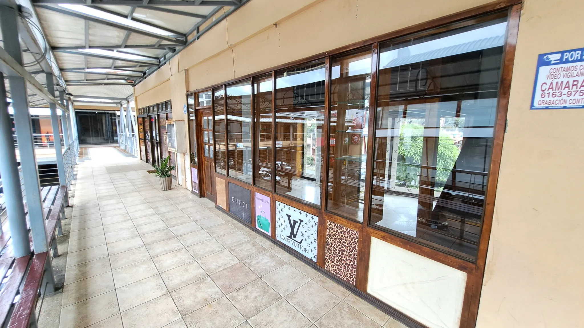 Shop Space with Loft in Jacó’s downtown Plaza Coral for Sale or Rent - image 7
