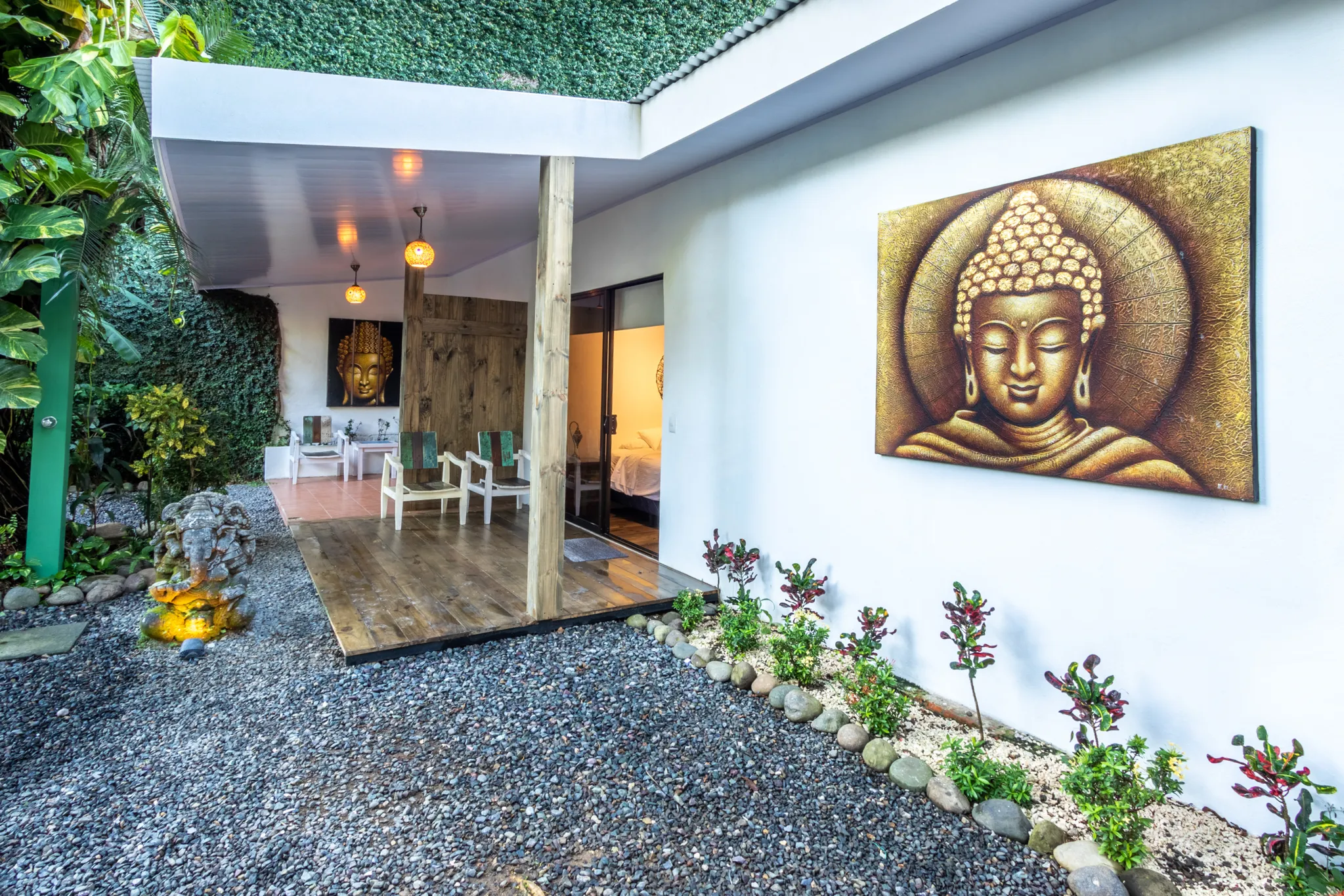 Budha House, Your Hotel and Comercial in the Heart of Jaco Main Street - image 2