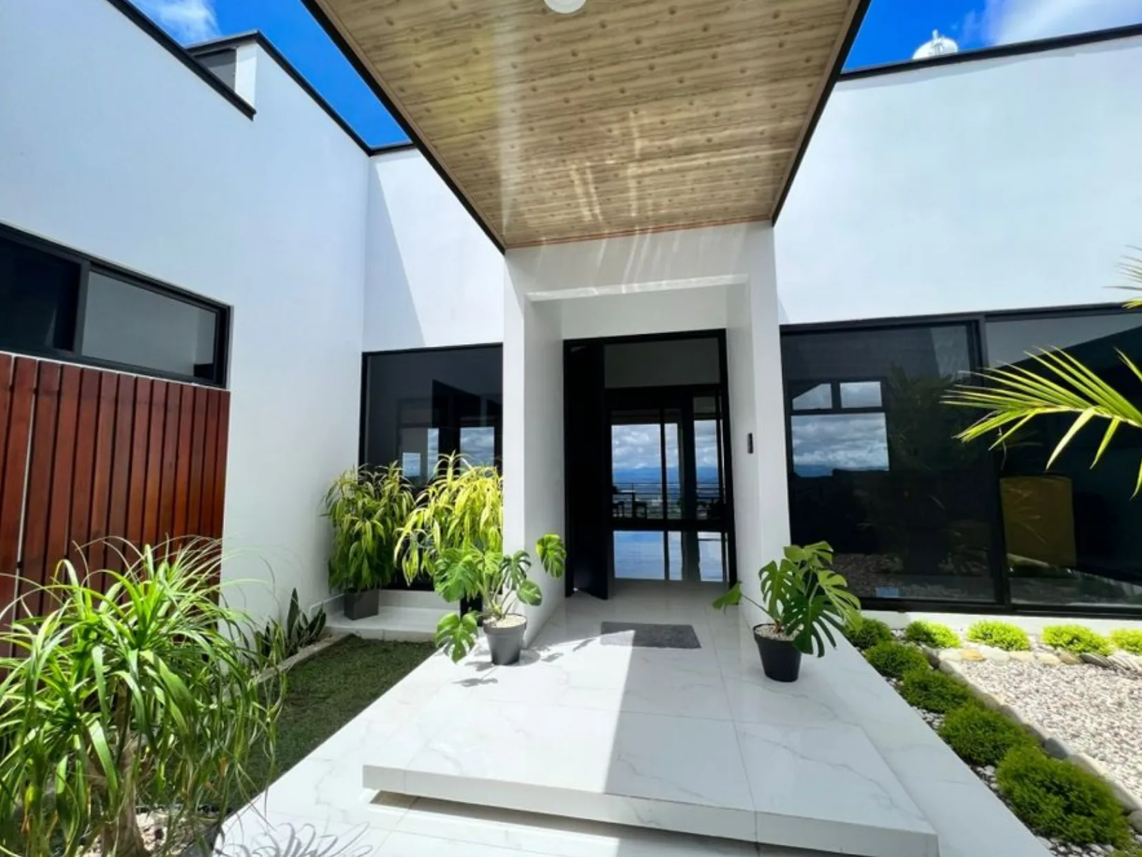 MODERN & ELEGANT HOUSE WITH CITY VIEW IN PEREZ ZELEDON, COSTA RICA - image 6