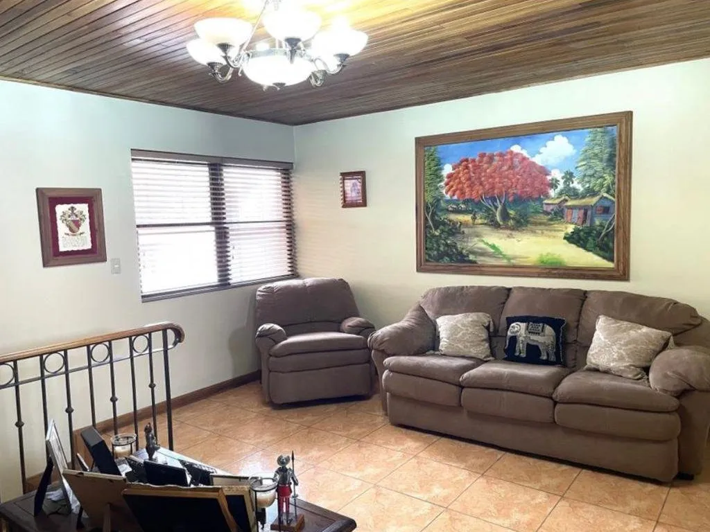 Sale / Interesting Property, (House and Apartments), La Uruca, San Jose - image 9
