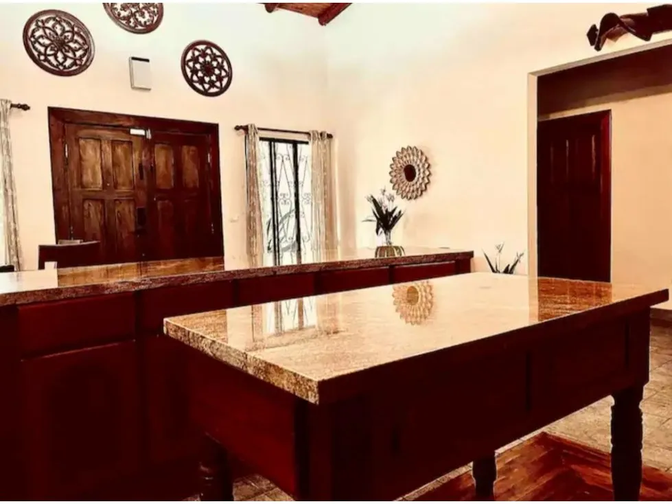 Charming 3-Bedroom House With An Incredible Pool - image 2