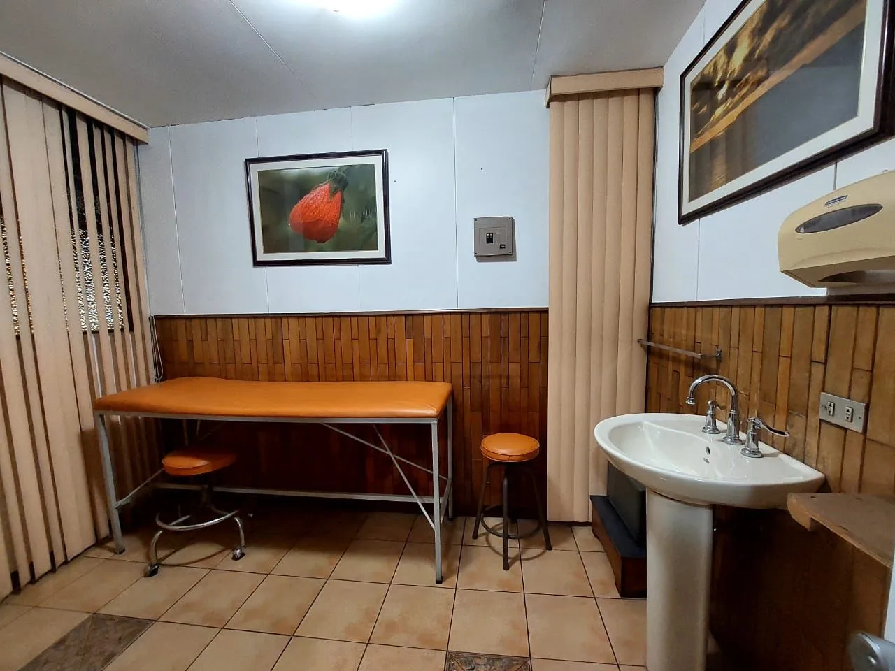 Office in Medical Center: Investment Opportunity - image 5