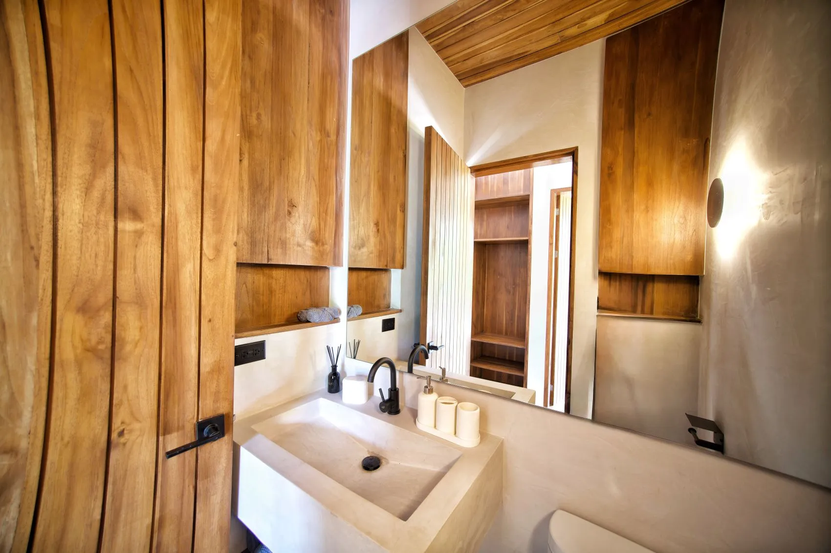 Luxury Villa for Sale in Santa Teresa – Exclusive Tropical Retreat - image 9