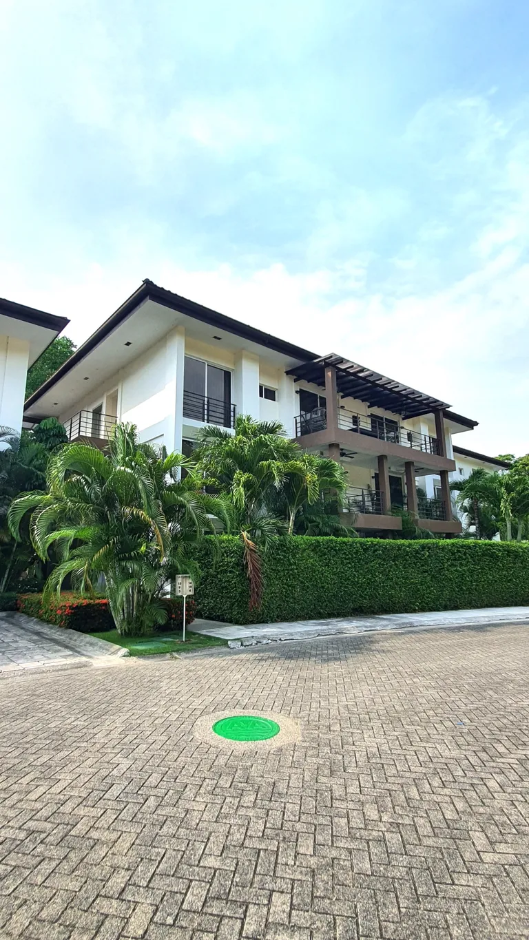 Charming Apartment for Sale in La Floresta, Herradura - image 6