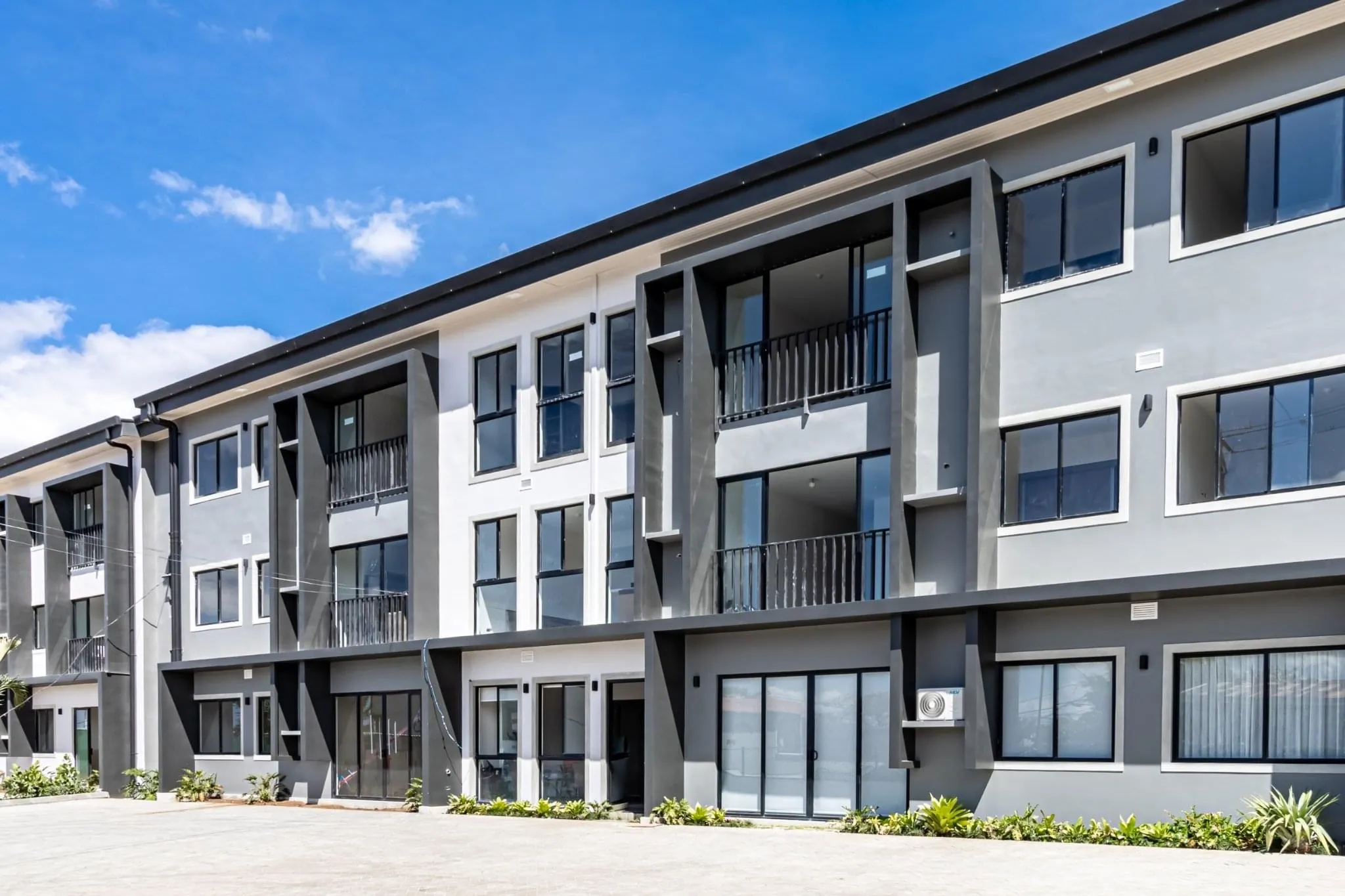 SALE/BEAUTIFUL APARTMENTS IN NOVATRIANA CONDOMINIUM, ALAJUELA - image 4