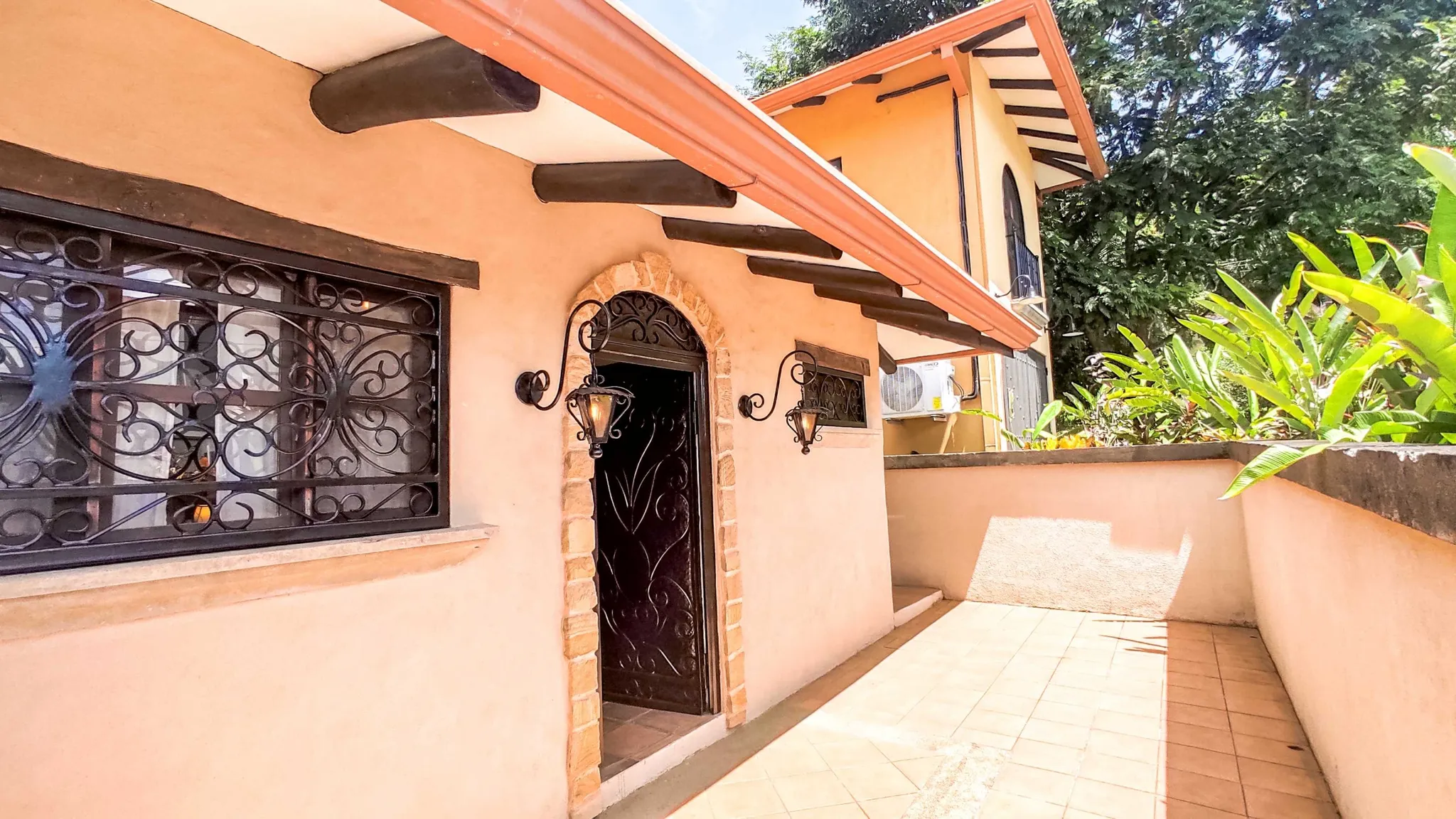 Five bedroom luxury resort villa with pool near Playa Hermosa, Puntarenas - image 5