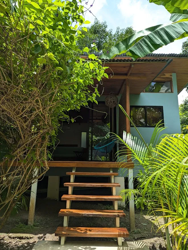 Bed and Breakfast 4 bungalows 2 duplex cabinas pool walking distance to the beach in Santa Teresa - image 4