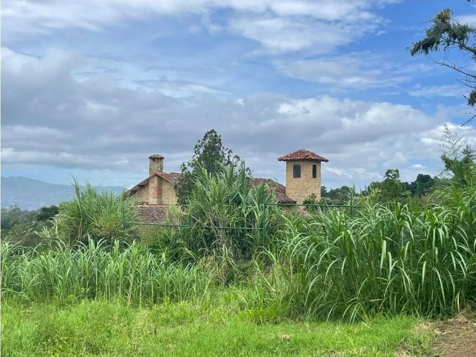 For Sale: This beautiful 1.12-hectare estate in Santa Cecilia de San Isidro de Heredia, on Caricias Street. - image 4