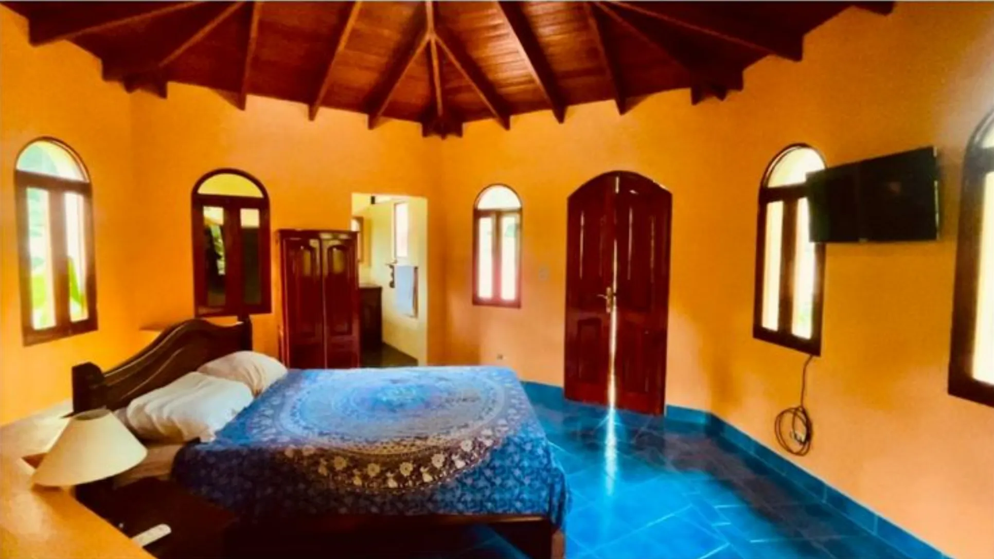 ELEGANT TUSCAN-STYLE HOUSE WITH SWIMMING POOL IN OJOCHAL, COSTA RICA - image 9