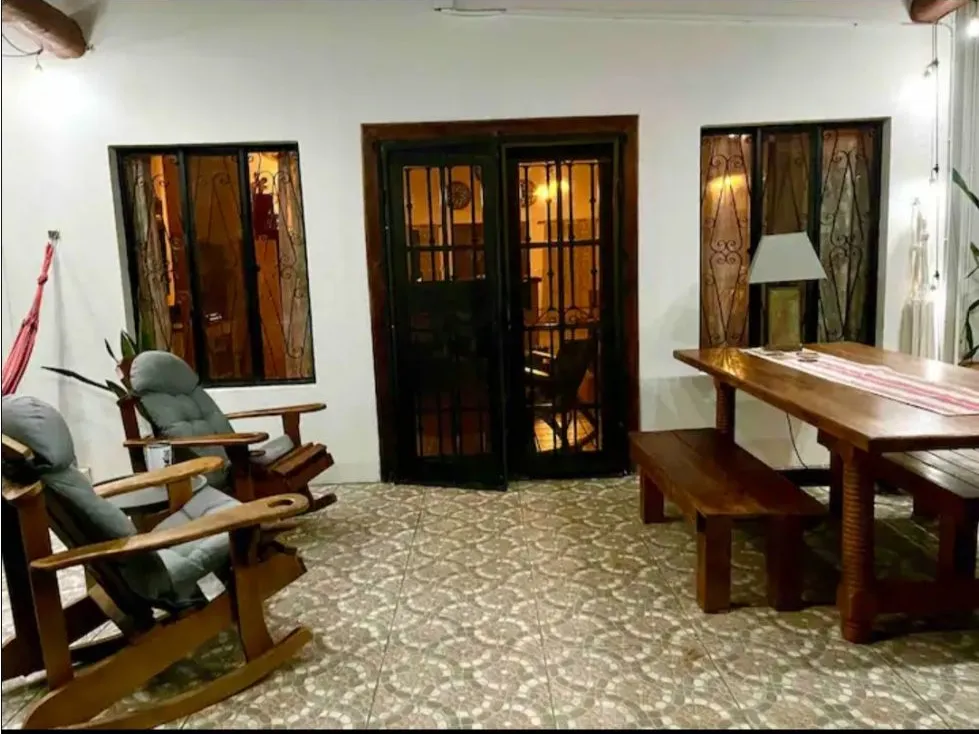 Charming 3-Bedroom House With An Incredible Pool - image 9