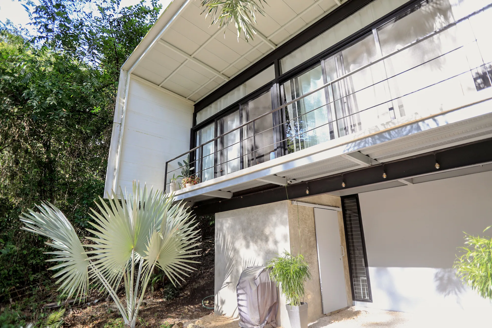 Lovely two bedroom house minutes from Hermosa Beach with pool - image 2