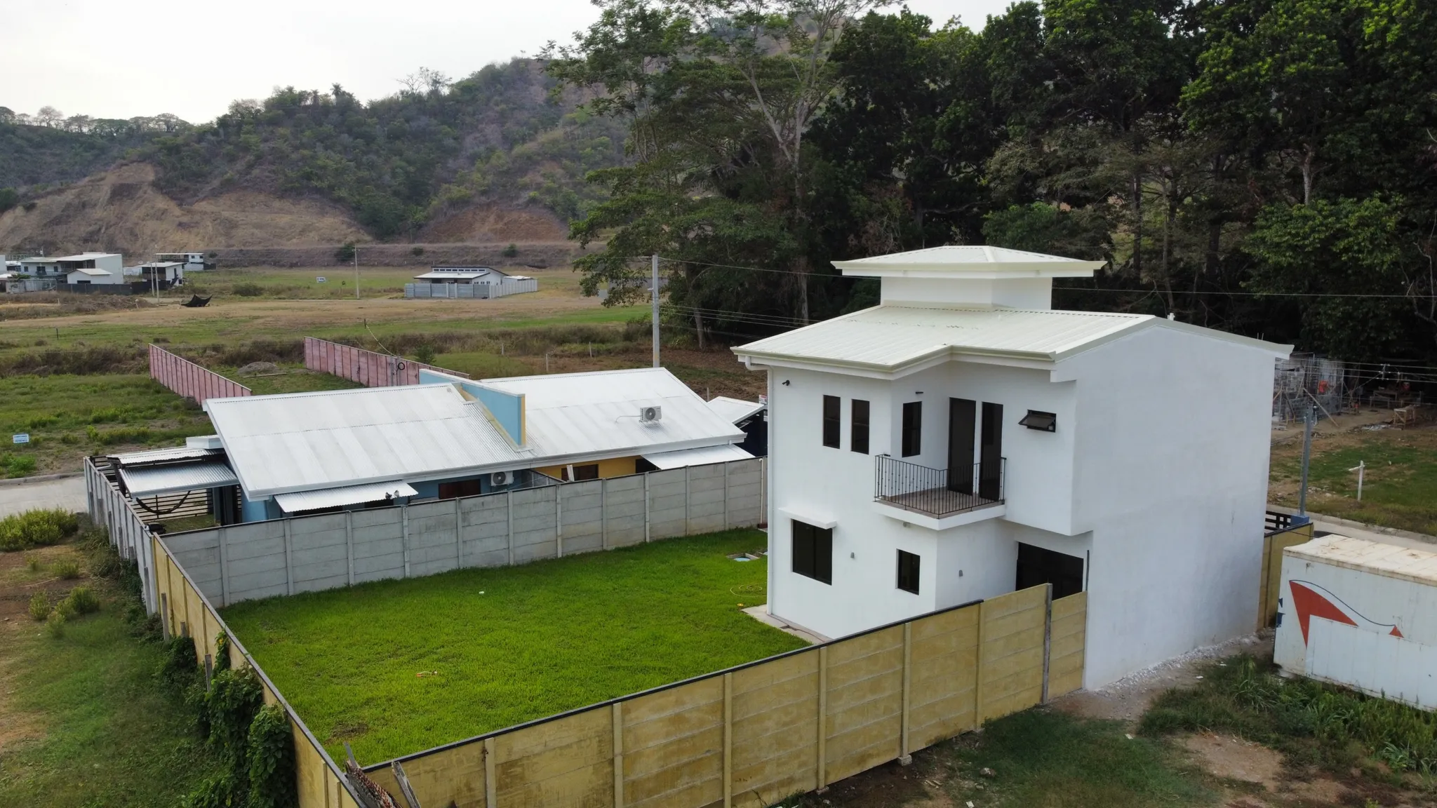 Brand-new two-story home with large backyard near Jacó - image 15