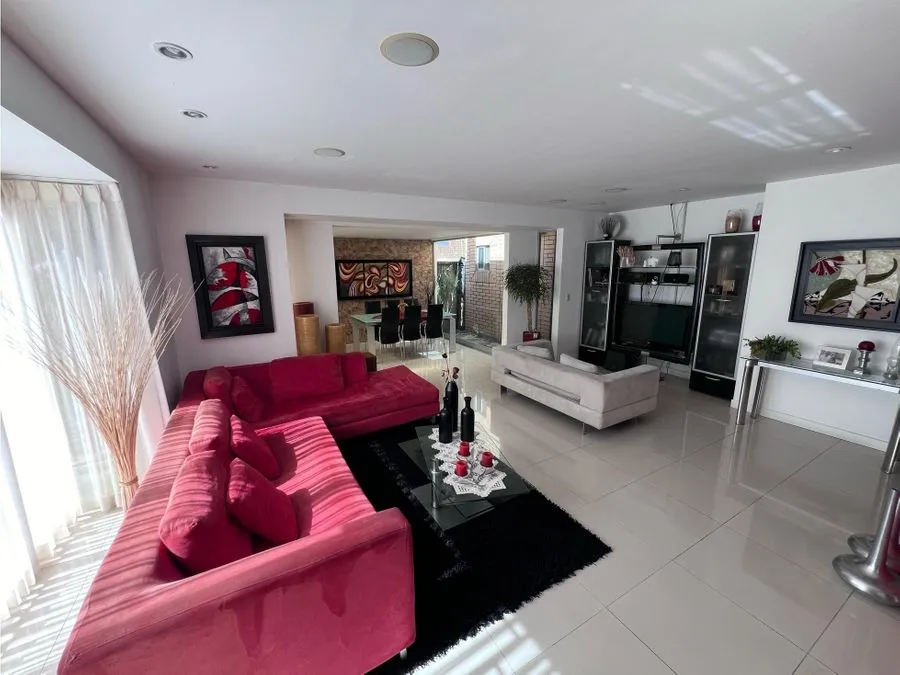 Selling a Beautiful Condominium in Santa Ana Centro - image 2