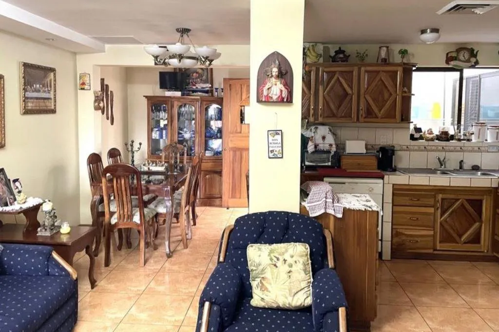 Sale / Interesting Property, (House and Apartments), La Uruca, San Jose - image 4