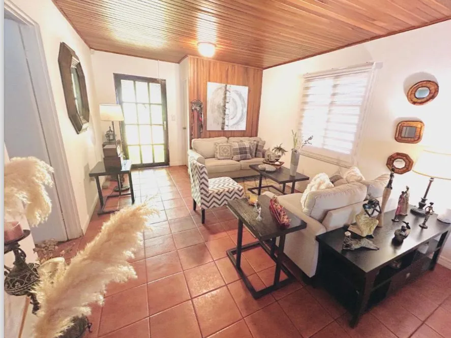 Beautiful Single-Level Home in Escazú - image 3