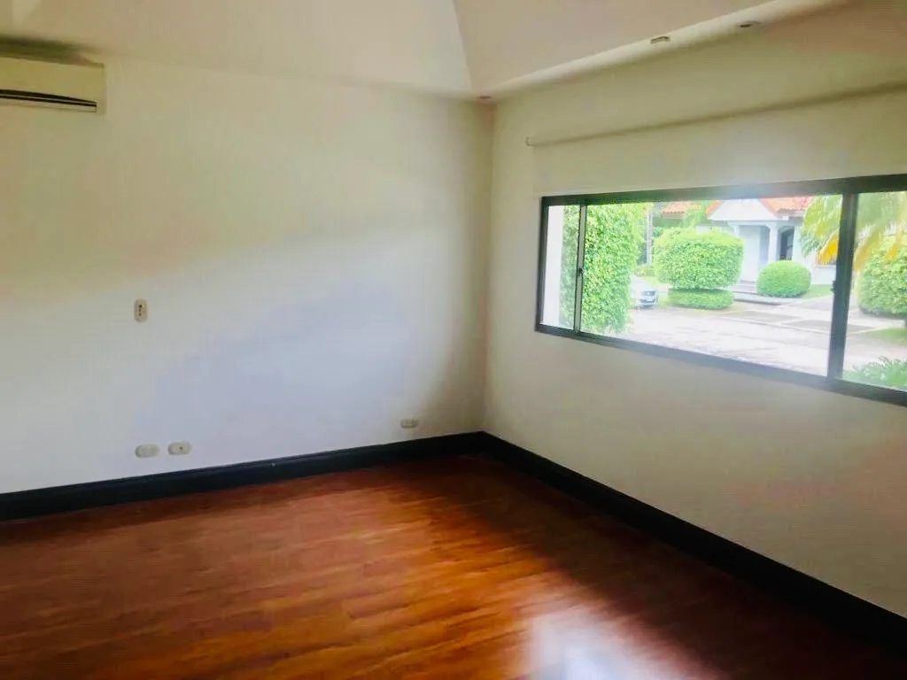 Sale / Beautiful House in Condominium, Lindora, Pozos, Santa Ana, San Jose - image 12