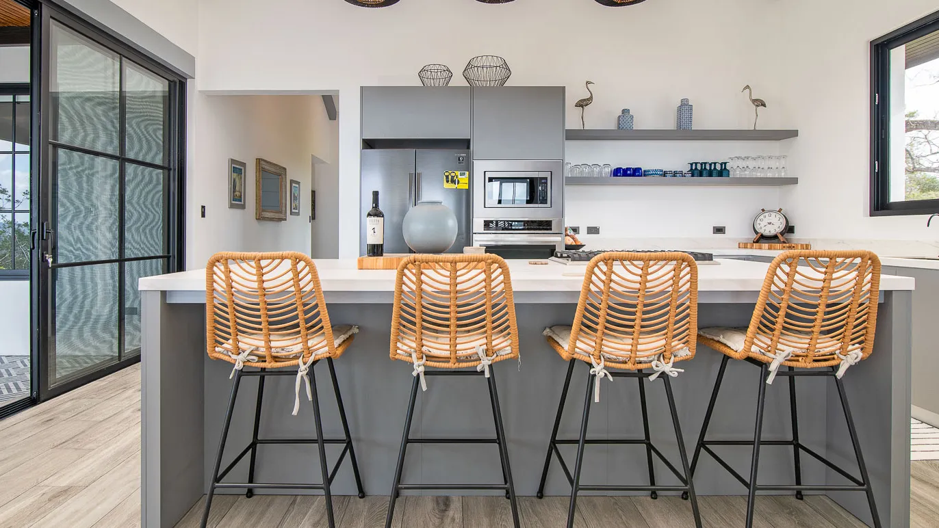 Luxurious 5 bedroom villa with pool and incredible views in Playa Hermosa Santa Teresa - image 13