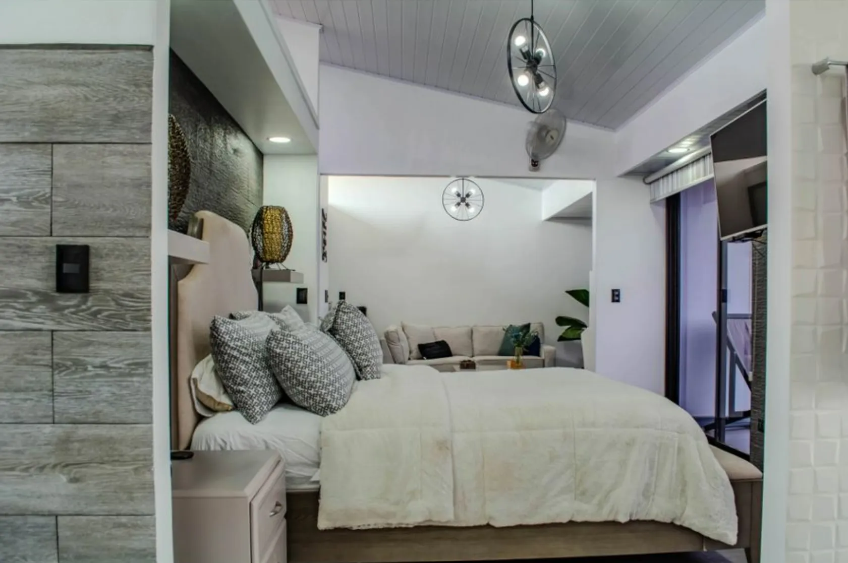 LUXURIOUS AND REFRESHING HOUSE IN PEREZ ZELEDON, COSTA RICA - image 15