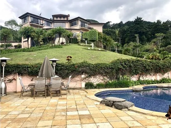 Luxury  4-Bed House in San Antonio de Escazú with Sprawling Gardens and Mountains Views - image 2